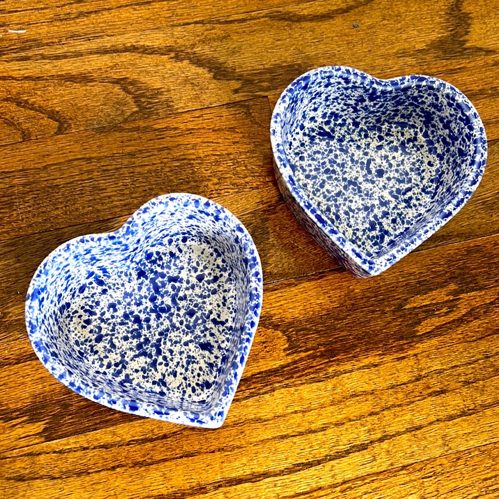 Set of 2 Coche Stoneware heart dishes